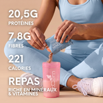 Shaker Minceur Chocolat Blanc Coco : 20,5 g de protéines, 7,8 g de fibres et 221 calories par portion, riche en vitamines et minéraux.