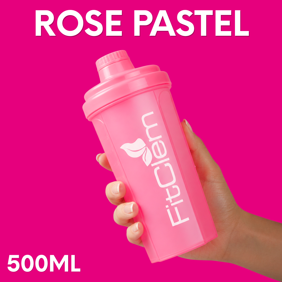 Shaker FitClem rose pastel tenu à la main, avec la mention « Rose Pastel 500 ml ».